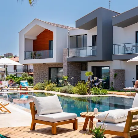 Lodhous Cunda Pool Apartman